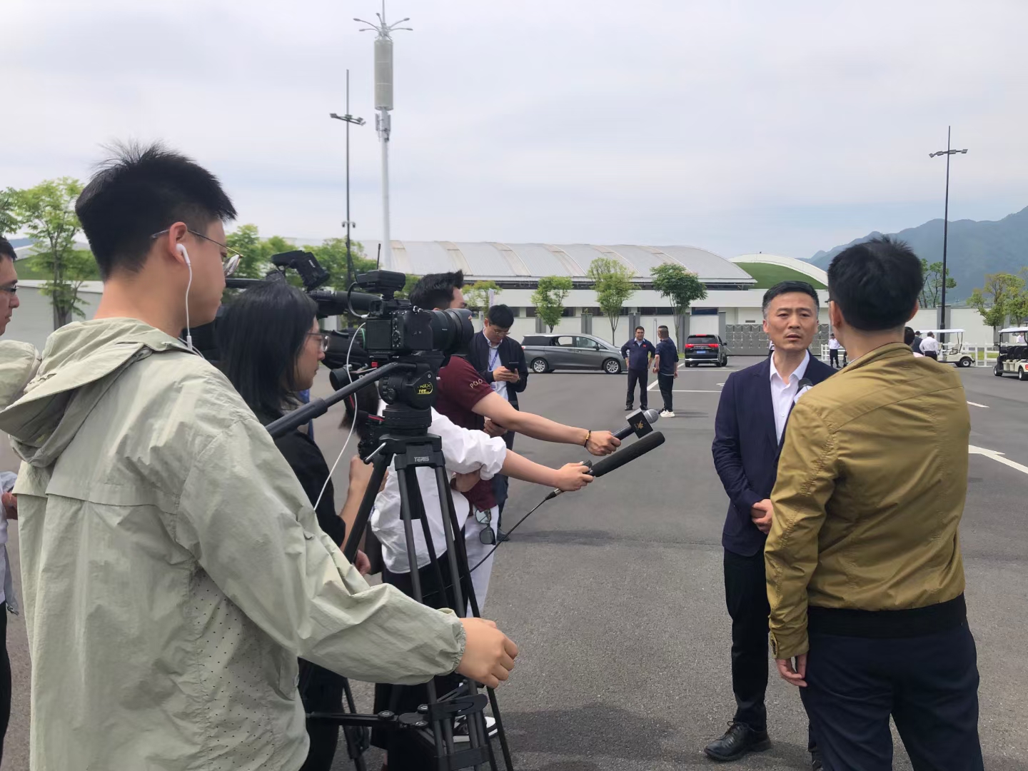 今夜上海久事备战德甲，迎来里程碑细节曝光，赛场秩序良好，身体对抗强度拉满的简单介绍爱游戏APP