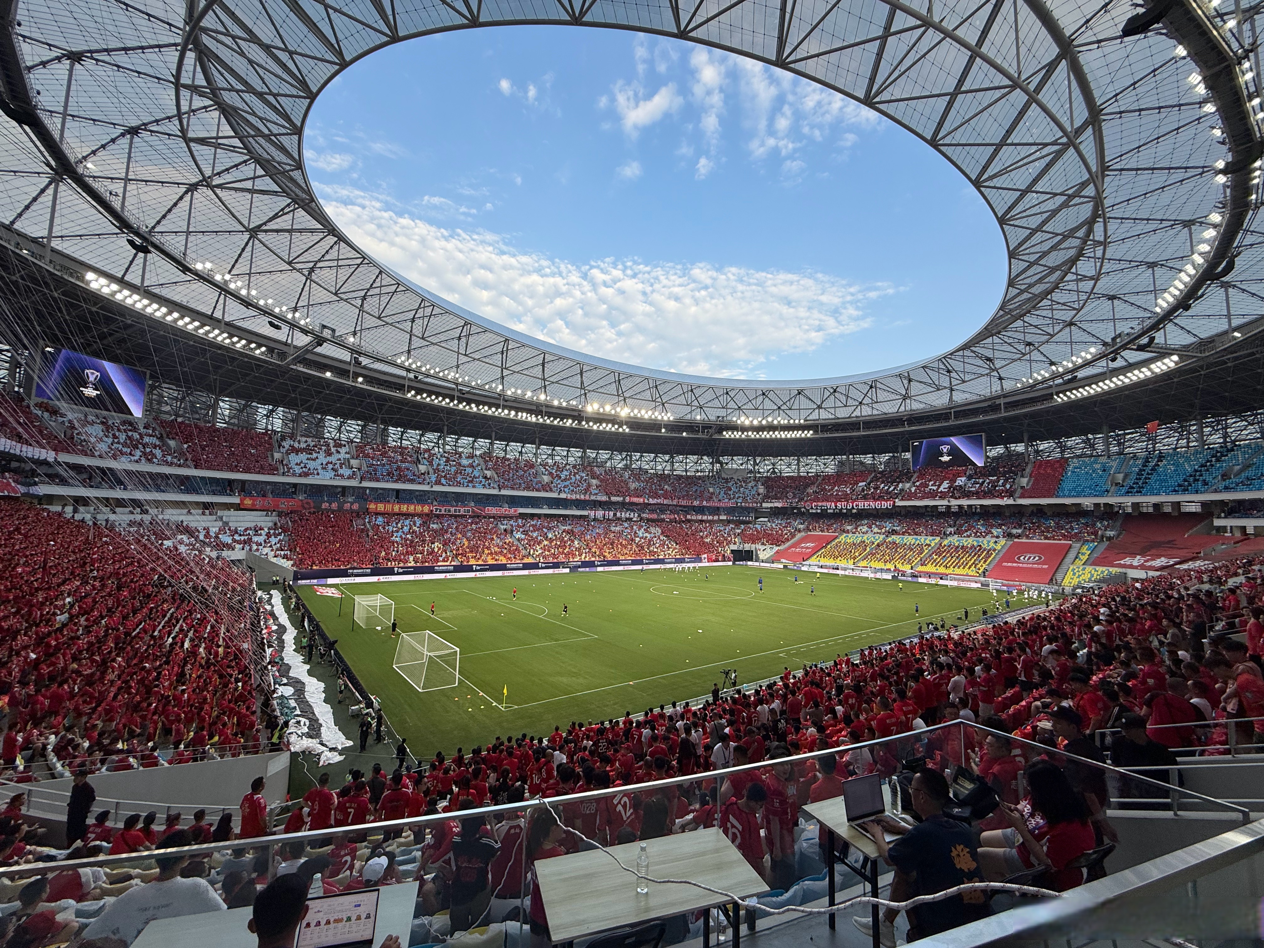 清晨成都蓉城备战中超浙江队围绕亚冠内部沟通之后，今夜浙江稠州单刀错失的简单介绍